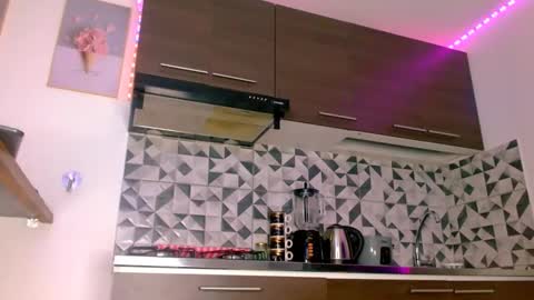 VANESSA BRETT online show from 20, 2, 2025