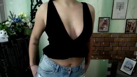 Snapshot of vanessa_joy_ chatting on 12, 2, 2025 Vanessa online show from 12, 2, 2025