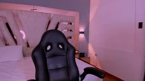 vanessaduval online show from 14, 12, 2025