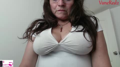 Snapshot of vanessared2 chatting on 25, 2, 2025 Vanesared2 online show from 25, 2, 2025