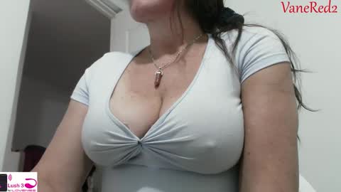 Snapshot of vanessared2 chatting on 1, 3, 2025 Vanesared2 online show from 1, 3, 2025