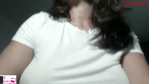 Snapshot of vanessared2 chatting on 9, 9, 2025 Vanesared2 online show from 9, 9, 2025