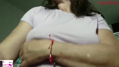 Snapshot of vanessared2 chatting on 24, 9, 2025 Vanesared2 online show from 24, 9, 2025