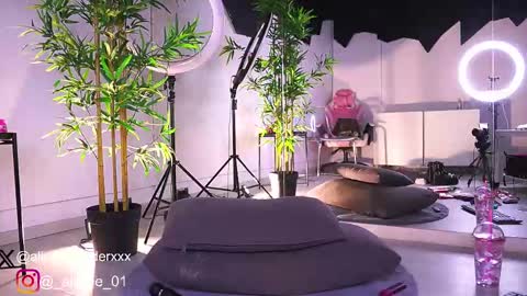 Vanessa Simon online show from 13, 2, 2025