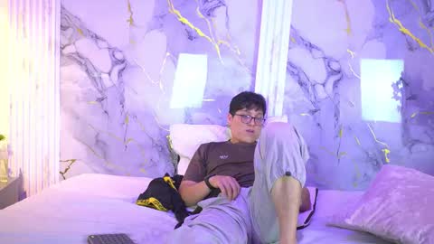 Snapshot of vanilla_hot_ chatting on 12, 10, 2025 vanilla_hot_ online show from 12, 10, 2025