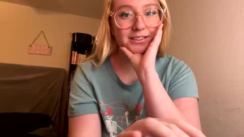 vanillapuddingpie online show from 11, 1, 2025