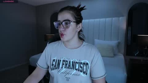 Snapshot of vanitysex chatting on 9, 9, 2025 Karine online show from 9, 9, 2025