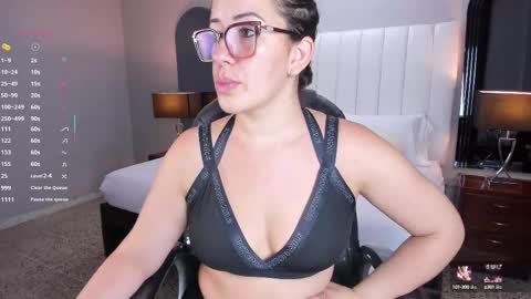 Snapshot of vanitysex chatting on 11, 10, 2025 Karine online show from 11, 10, 2025