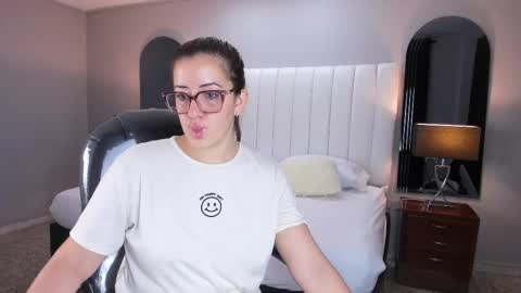 Snapshot of vanitysex chatting on 14, 10, 2025 Karine online show from 14, 10, 2025