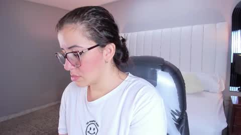Snapshot of vanitysex chatting on 15, 10, 2025 Karine online show from 15, 10, 2025