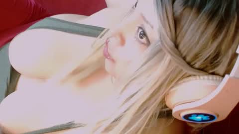Snapshot of vanne_amet chatting on 13, 5, 2026 free follow me online show from 13, 5, 2026