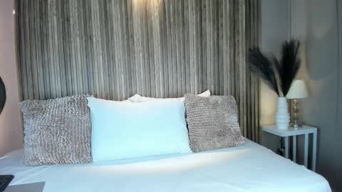 Snapshot of vannecamiel chatting on 24, 10, 2025 V A N N E S A online show from 24, 10, 2025