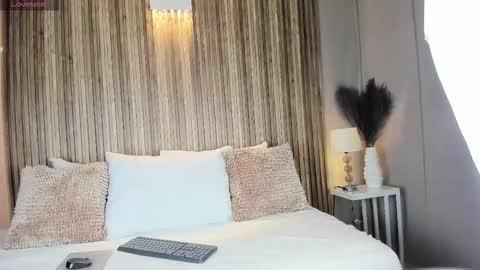 Snapshot of vannecamiel chatting on 7, 11, 2025 V A N N E S A online show from 7, 11, 2025