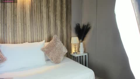 Snapshot of vannecamiel chatting on 21, 11, 2025 V A N N E S A online show from 21, 11, 2025