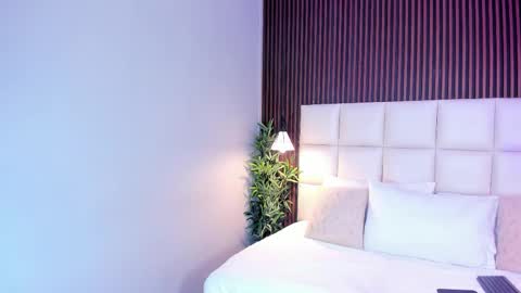 Snapshot of vannecamiel chatting on 28, 11, 2025 V A N N E S A online show from 28, 11, 2025