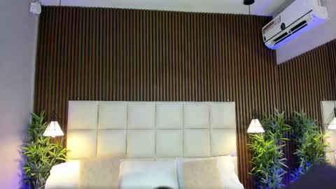 Snapshot of vannecamiel chatting on 29, 11, 2025 V A N N E S A online show from 29, 11, 2025