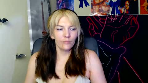 Snapshot of vanrey_ chatting on 18, 6, 2026 Vanessa online show from 18, 6, 2026