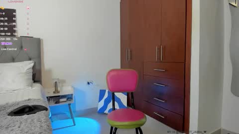 Hi Im Vayolet online show from 12, 11, 2025