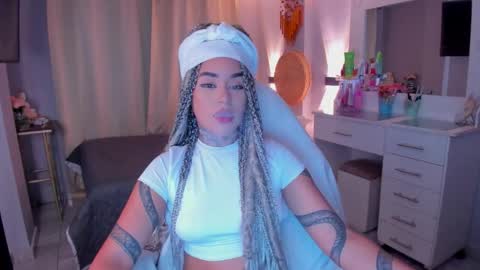 Vayolett Bass online show from 1, 2, 2026