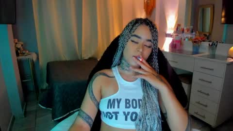 Vayolett Bass online show from 2, 4, 2026