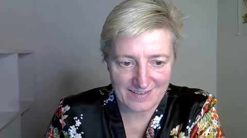 Snapshot of vea_motty chatting on 12, 11, 2025 vea_motty online show from 12, 11, 2025