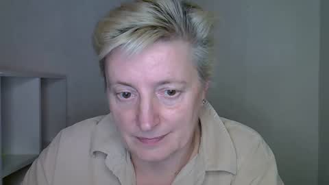 Snapshot of vea_motty chatting on 20, 11, 2025 vea_motty online show from 20, 11, 2025