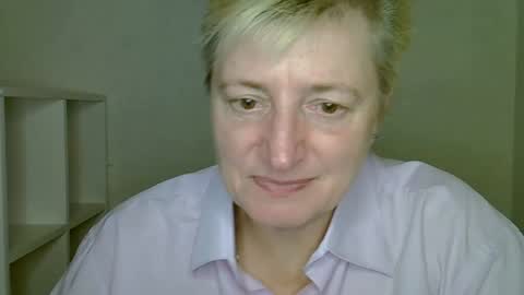 Snapshot of vea_motty chatting on 5, 12, 2025 vea_motty online show from 5, 12, 2025