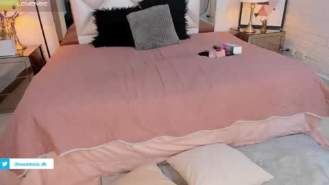 Vee Simons online show from 28, 12, 2024