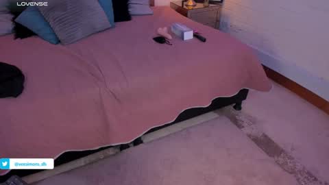 Vee Simons online show from 8, 1, 2025