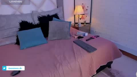 Vee Simons online show from 10, 1, 2025