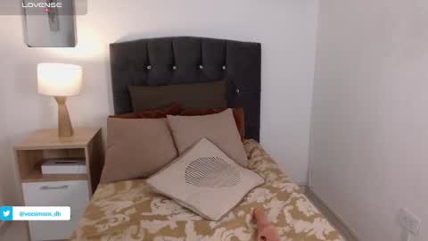 Vee Simons online show from 7, 2, 2025