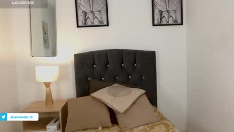 Vee Simons online show from 8, 2, 2025