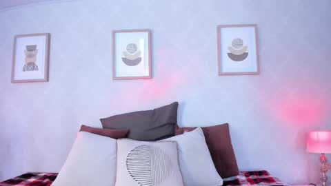 Vee Simons online show from 2, 10, 2025