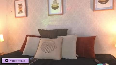 Vee Simons online show from 12, 2, 2026