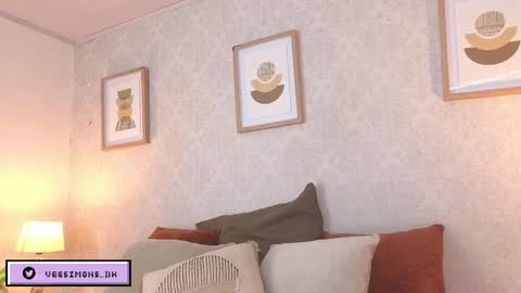 Vee Simons online show from 6, 4, 2026