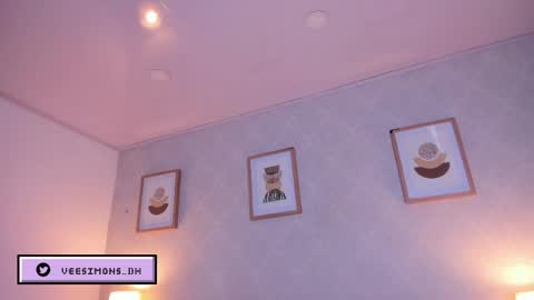 Snapshot of veesimons_dh chatting on 6, 6, 2026 Vee Simons online show from 6, 6, 2026