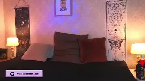 Snapshot of veesimons_dh chatting on 4, 7, 2026 Vee Simons online show from 4, 7, 2026