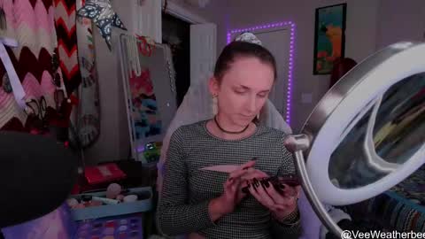 Violet Weatherbee online show from 28, 4, 2026