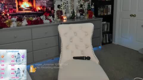 Snapshot of vegas_romance chatting on 4, 12, 2024 vegas_romance online show from 4, 12, 2024