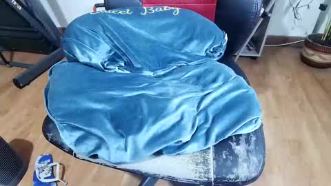 Im VelaI will be Christmas and New Year with my family December 22 to January 13 I will miss you guys. online show from 23, 1, 2025