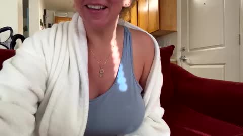 Snapshot of velvet81611 chatting on 19, 12, 2025 Velvet online show from 19, 12, 2025