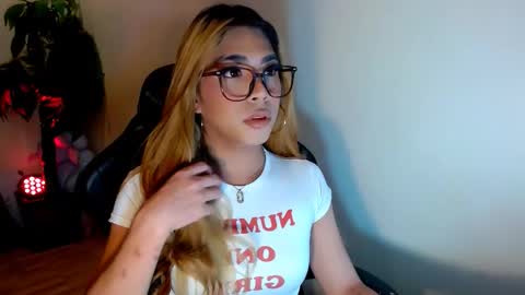 Snapshot of velvet_delux69 chatting on 4, 11, 2025 velvet_delux69 online show from 4, 11, 2025