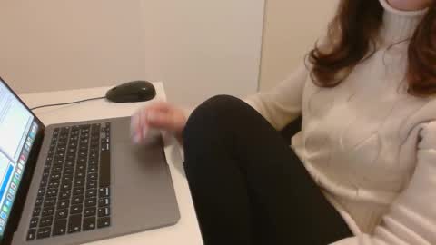 Snapshot of velvet_desiree chatting on 4, 2, 2026 Velvet Desiree online show from 4, 2, 2026