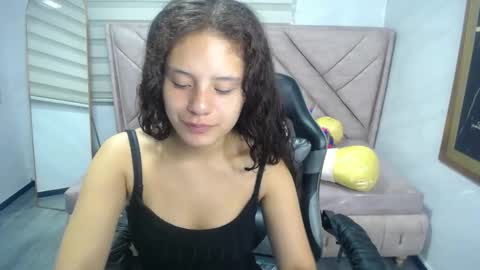 Snapshot of velvet_moon_v chatting on 10, 9, 2025 velvet_moon_v online show from 10, 9, 2025