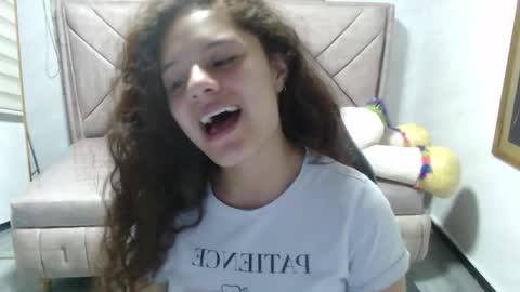 Snapshot of velvet_moon_v chatting on 27, 10, 2025 velvet_moon_v online show from 27, 10, 2025