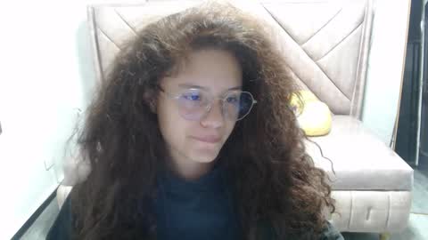 Snapshot of velvet_moon_v chatting on 11, 11, 2025 velvet_moon_v online show from 11, 11, 2025