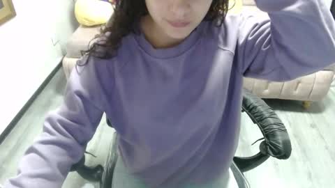 Snapshot of velvet_moon_v chatting on 15, 11, 2025 velvet_moon_v online show from 15, 11, 2025