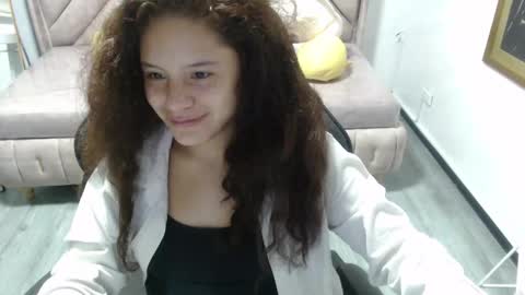 Snapshot of velvet_moon_v chatting on 20, 11, 2025 velvet_moon_v online show from 20, 11, 2025