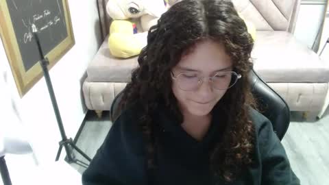 Snapshot of velvet_moon_v chatting on 22, 11, 2025 velvet_moon_v online show from 22, 11, 2025