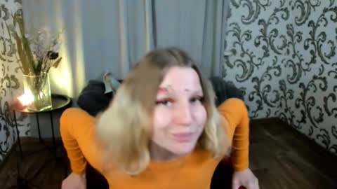 velvet_peach_ online show from 24, 10, 2025